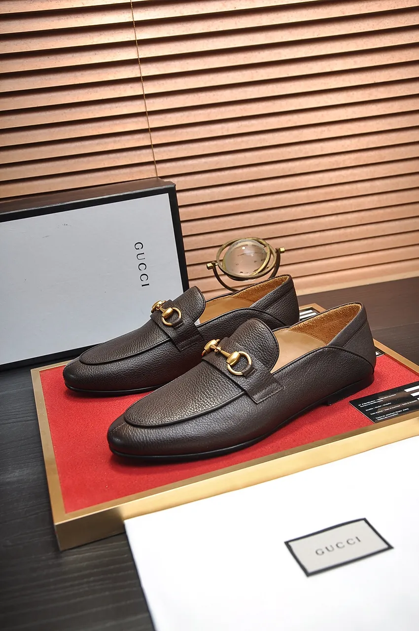 Men's shoes 💰520💶【GUCCI】 (High-end Niuli) New 🍀Gucci* - top version Gucci Peas shoes! Made of imported original cowhide, the inner top layer is comfortable cowhide lining! Original wear-resistant rubber outsole! High quality products! Code number 38-44!